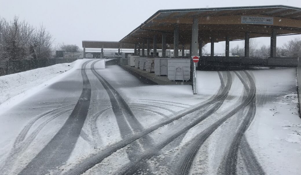 WSZ Langenlois mit wenig Schnee, keine Besucher zu sehen